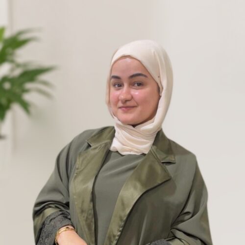 الأخصائية / لمياء محمود
